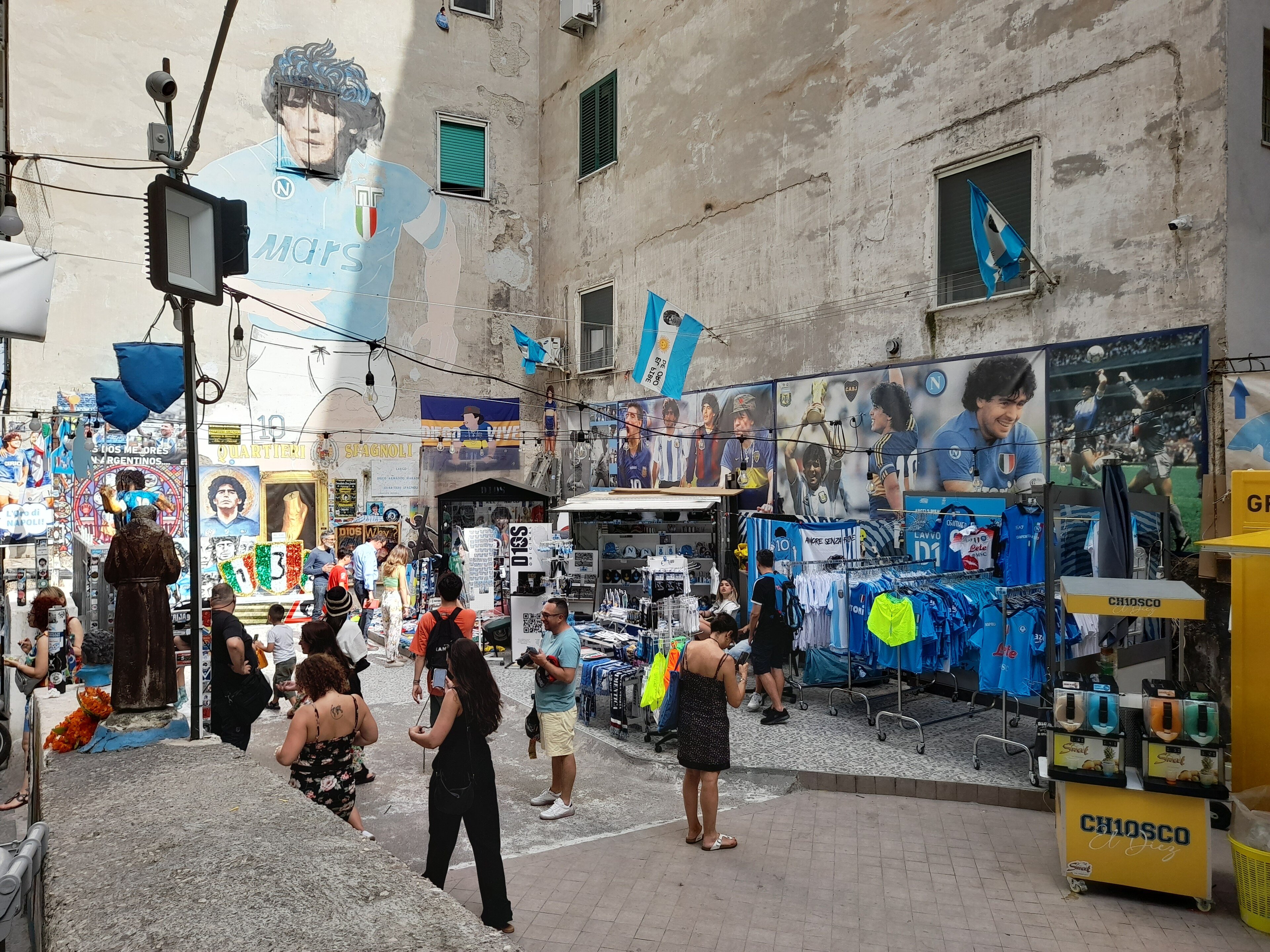 Maradona mural and popular tributes in Quartieri Spagnoli